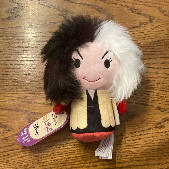 Hallmark Itty Bittys - Cruella de Vil 🖤🤍❤️ - Picture 4 of 5